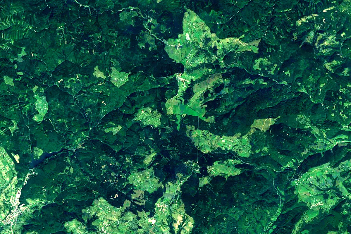 Ipoly: satellite view of the source