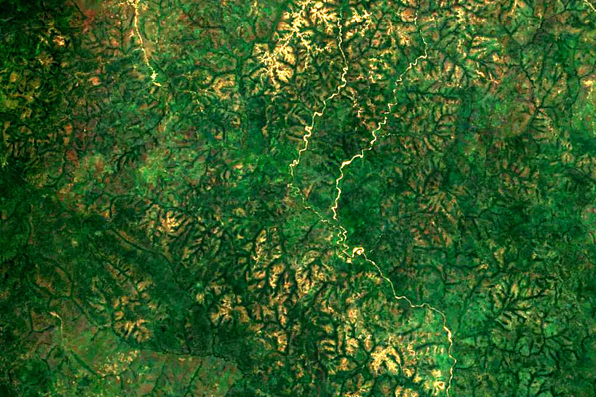 Kadeï: satellite view of the source