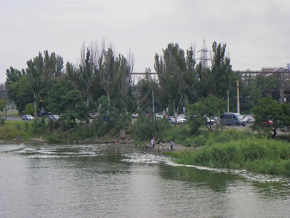 Fishermen on the river Kalmius near Azovstal in 2021 — Рибалки на річці Кальміусі біля «Азовсталі» у 2021 році 01