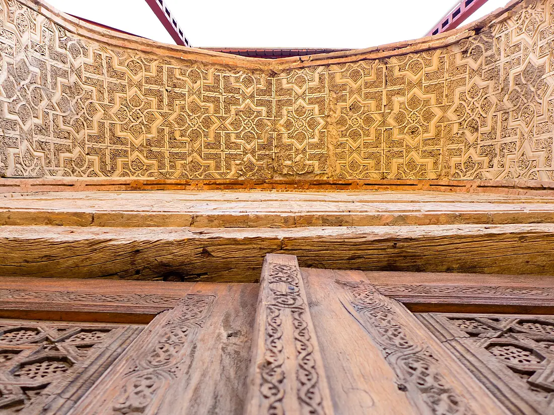 Uzgen-karakhanid-mausoleum-details-1090818