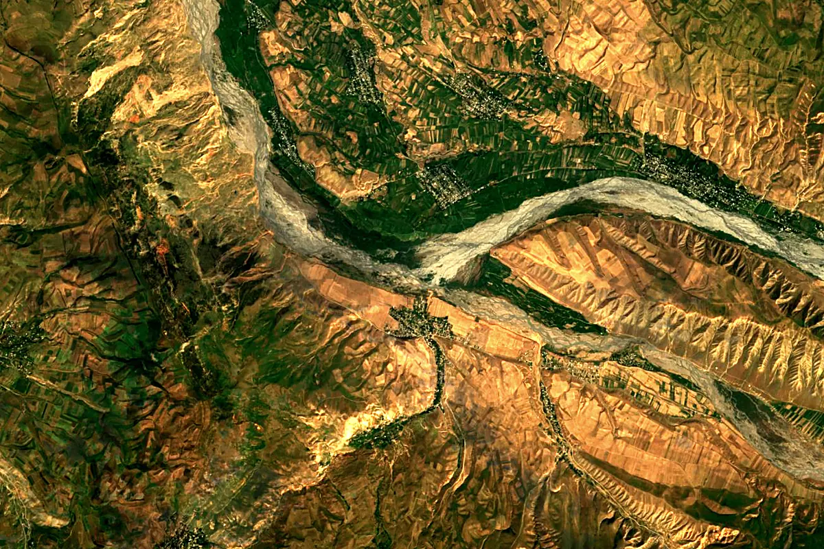 Kara Darya: satellite view of the source