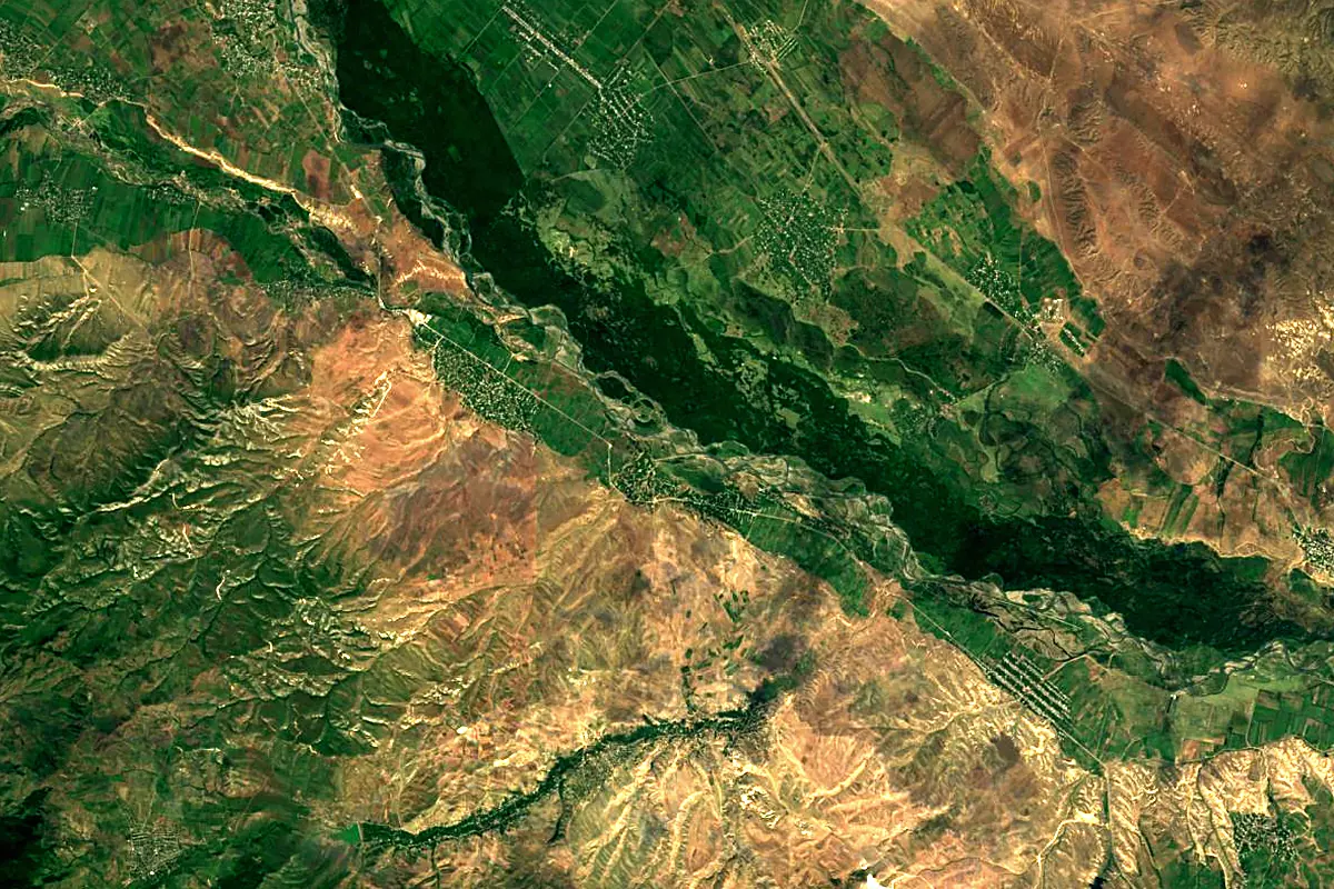 Khrami River: satellite view of the mouth