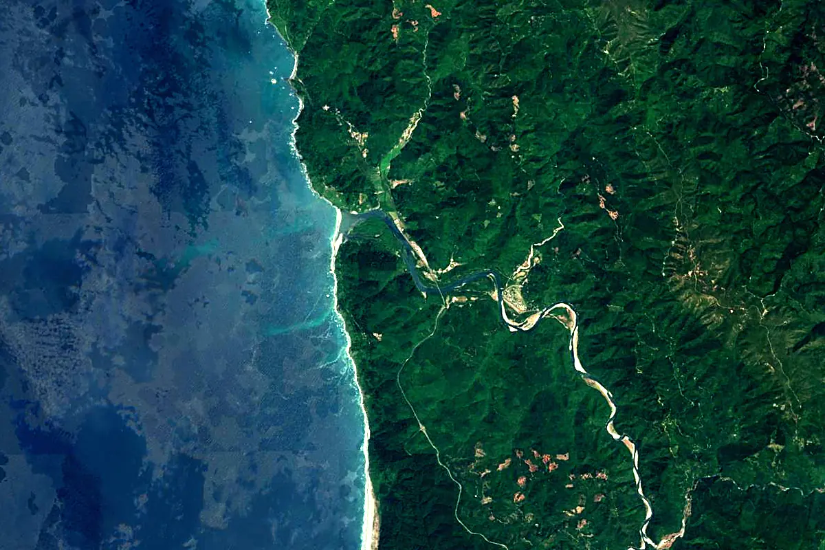 Klamath River: satellite view of the mouth