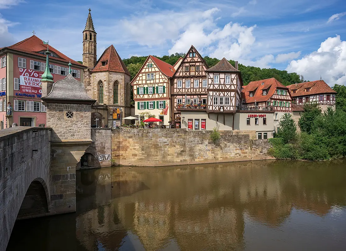 Schwäbisch Hall - Altstadt - Weiler - Henkersbrücke, Johanniterkirche, Im Weiler 2-6 via Kocher