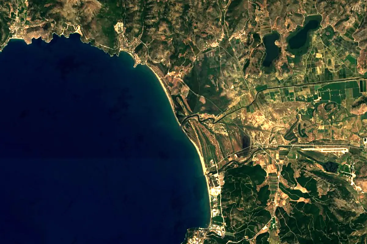 Küçük Menderes River: satellite view of the mouth