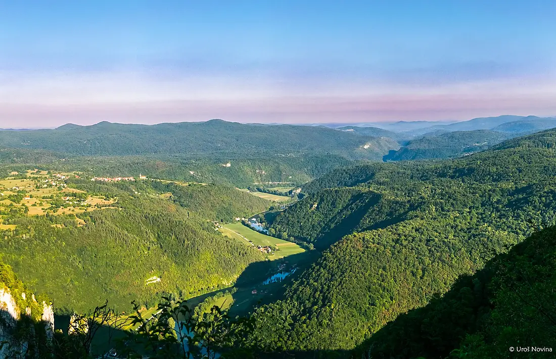 Valley of Kolpa river (36804599201) (2)