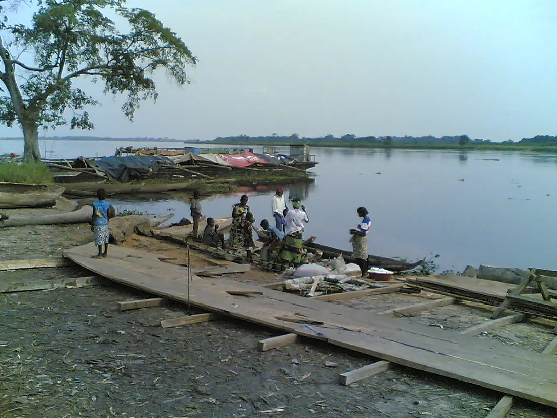 Au bord de la rivère Kwilu à Bandundu