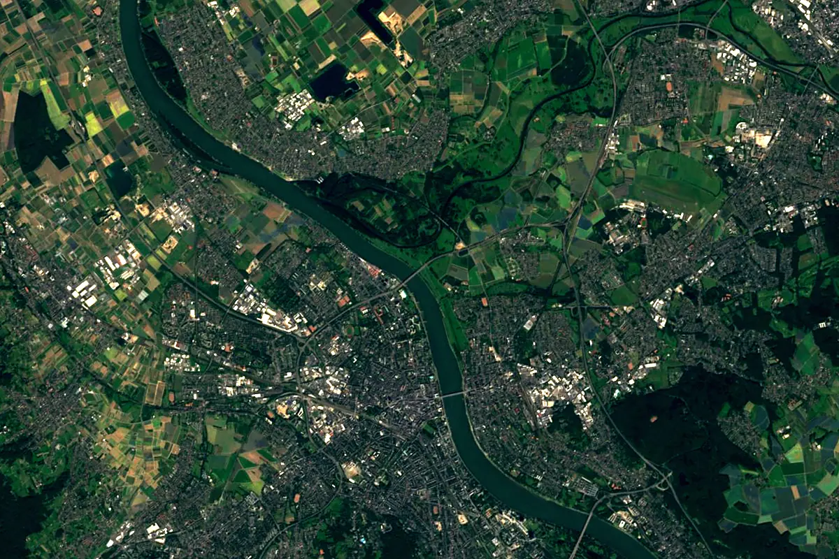 Lahn: satellite view of the mouth