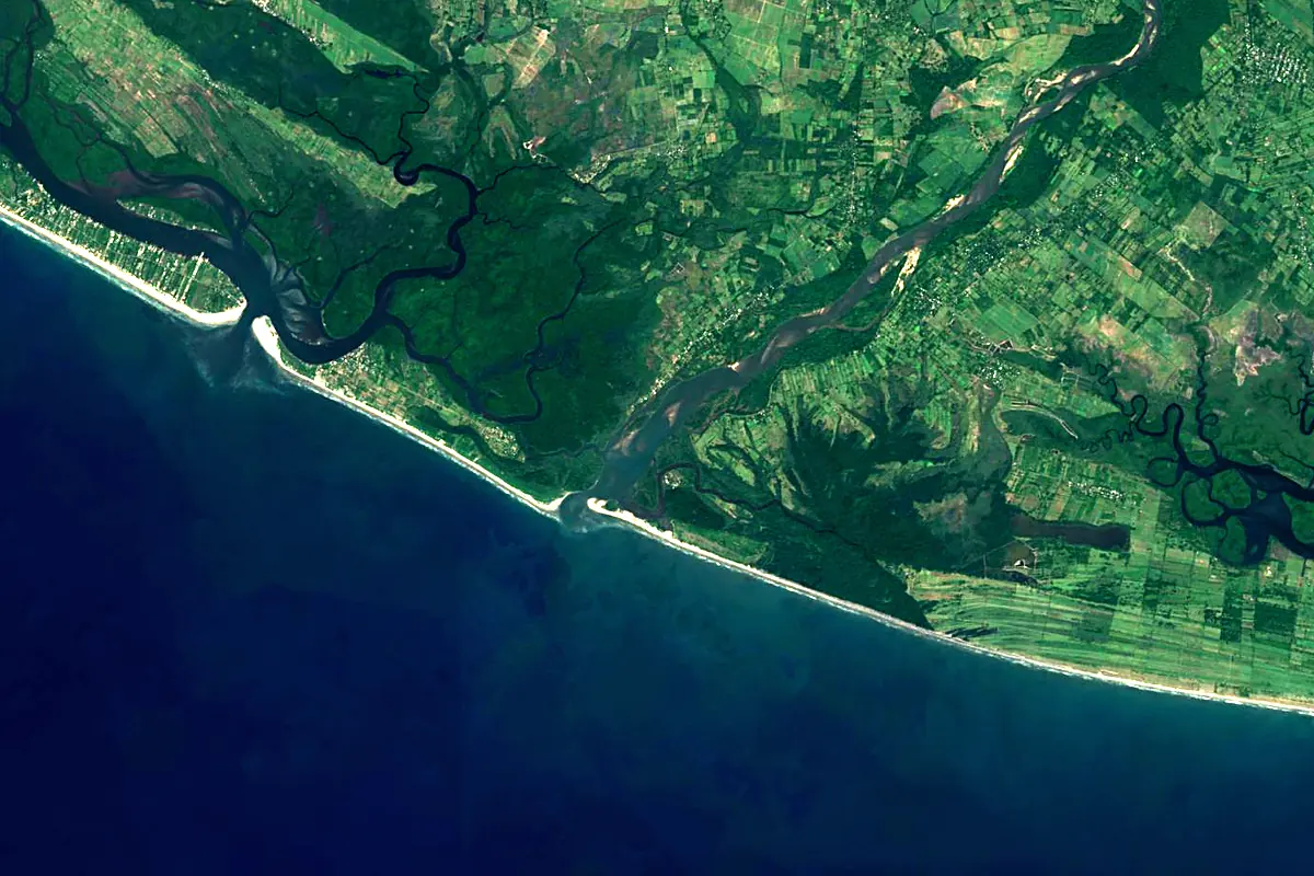Lempa River: satellite view of the mouth