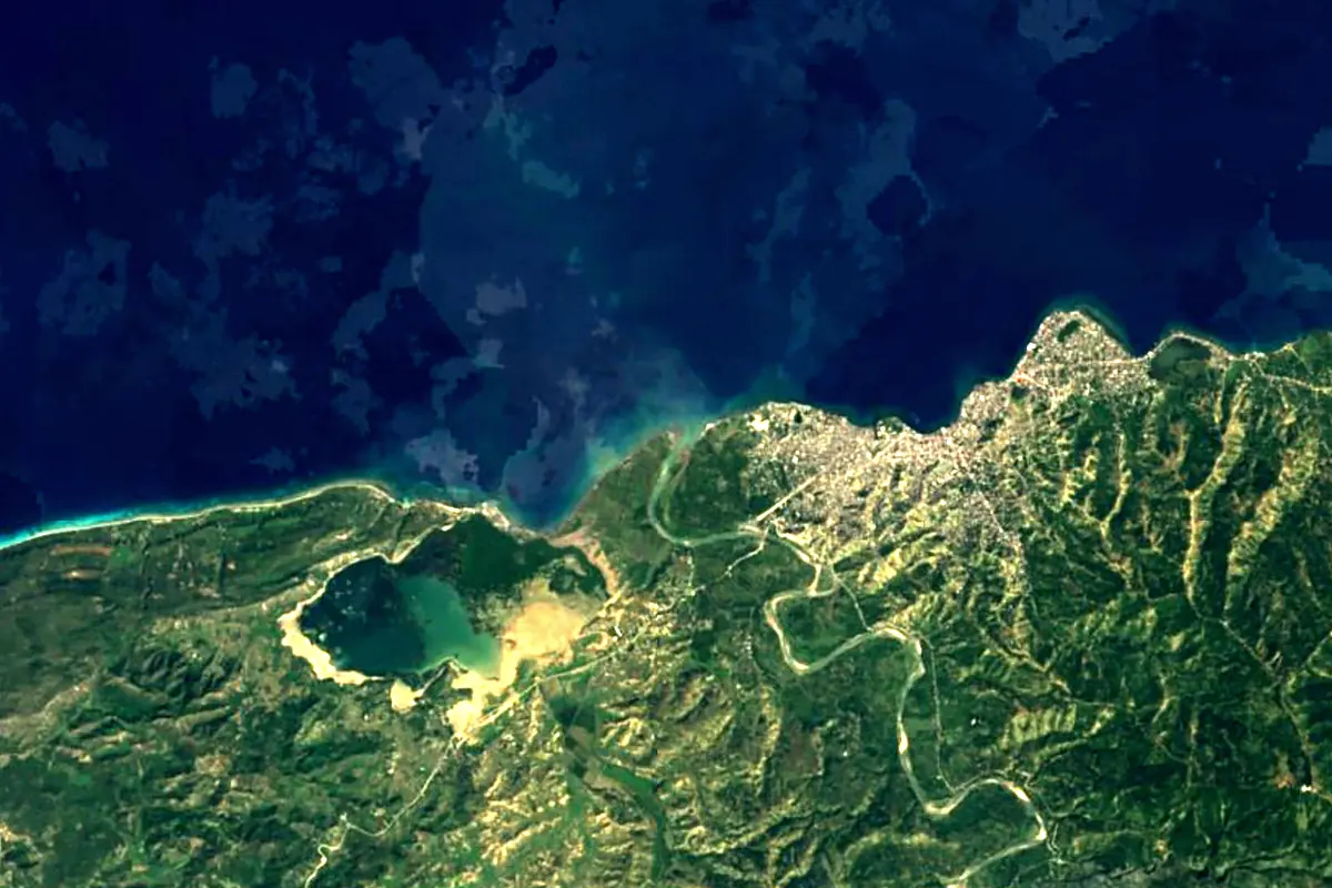 Les Trois Rivières: satellite view of the mouth