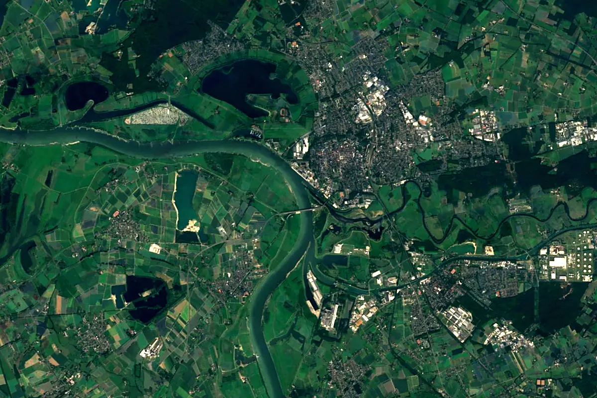 Lippe: satellite view of the mouth
