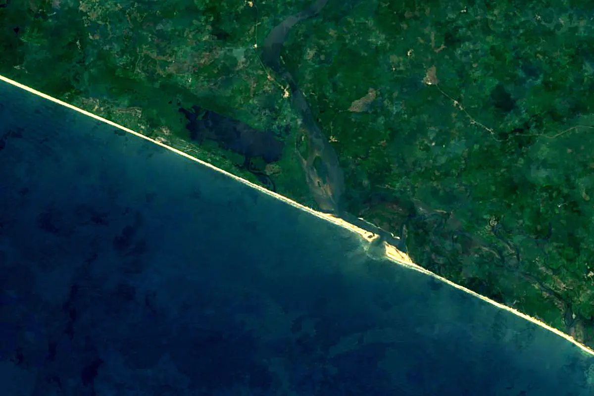 Lofa River: satellite view of the mouth