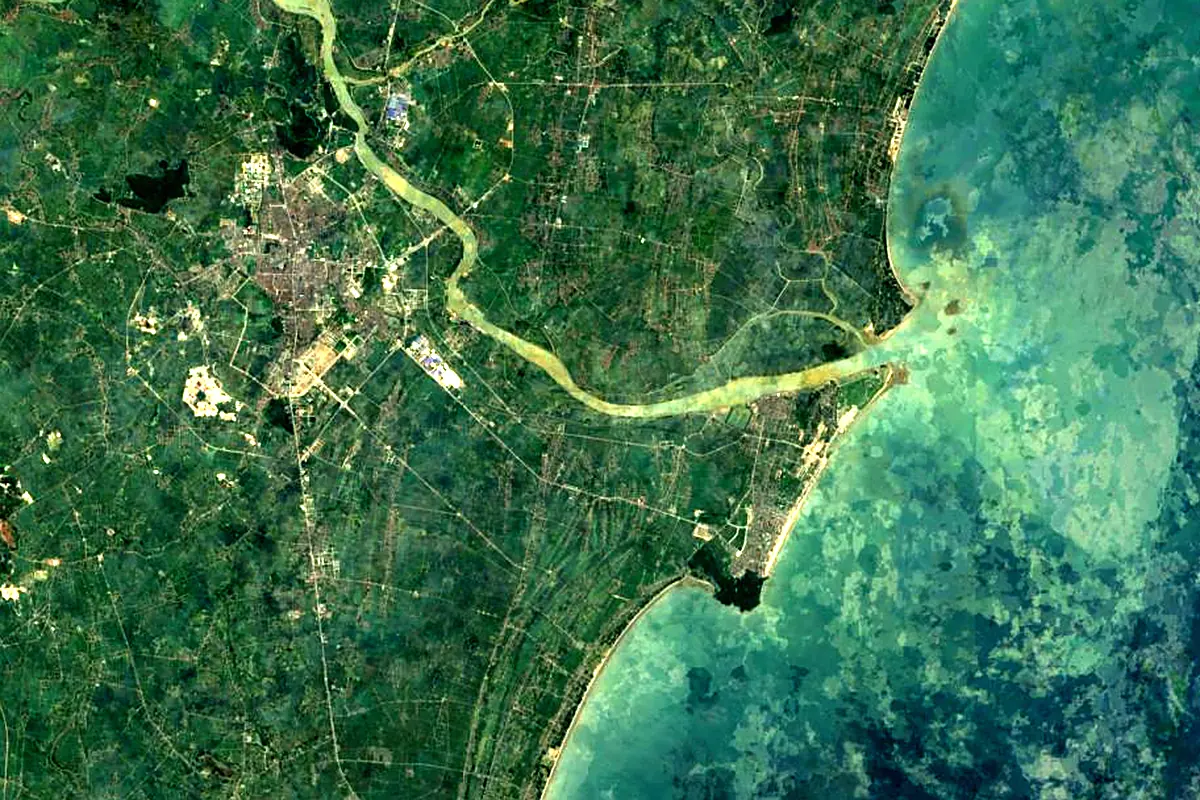 Ma River: satellite view of the mouth