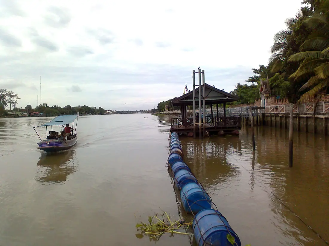 Bang Kung Barracks - Maeklong River View - panoramio