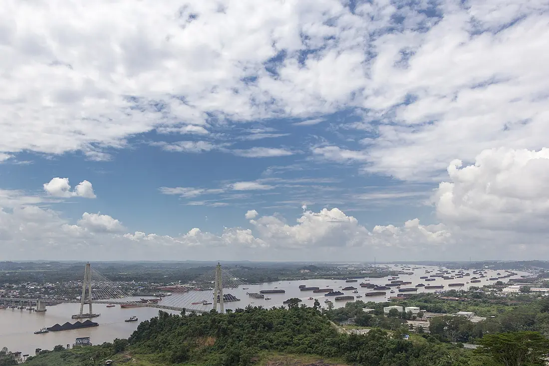 Sungai Mahakam sebagai sarana Trasportasi Kapal -kapal Besar