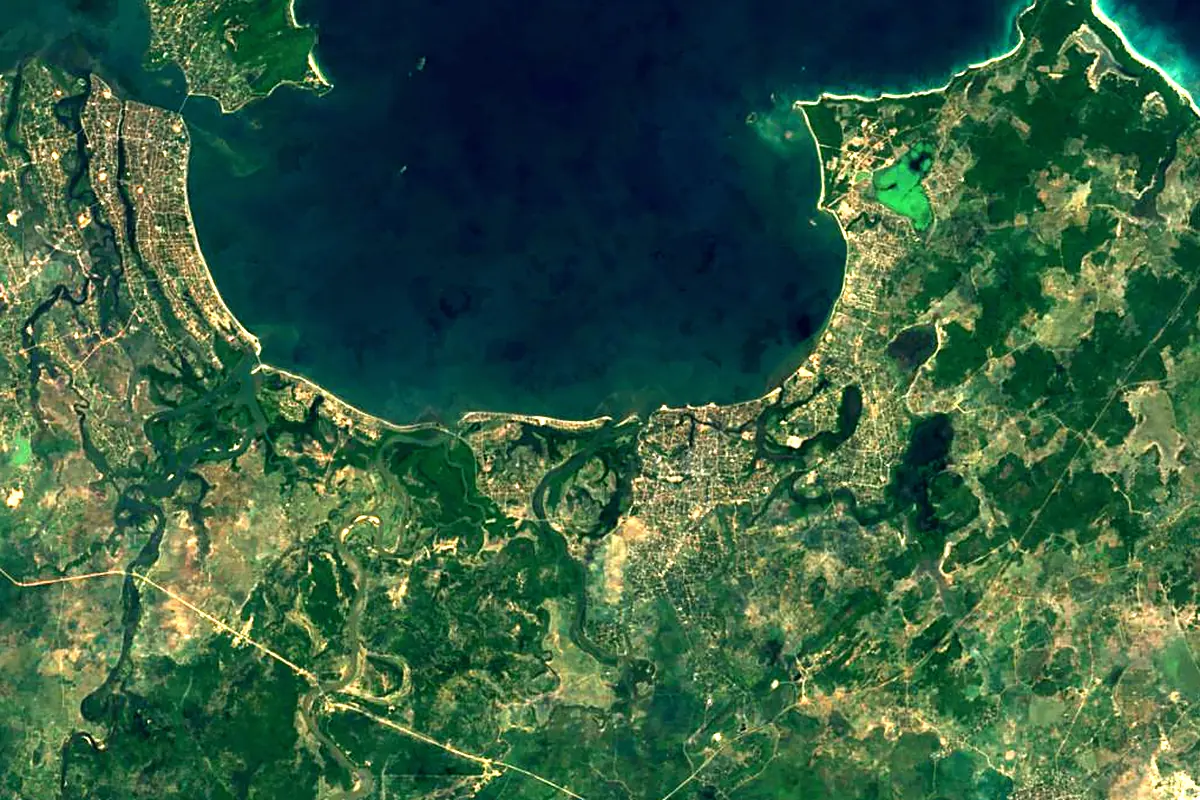 Mahaweli River: satellite view of the mouth