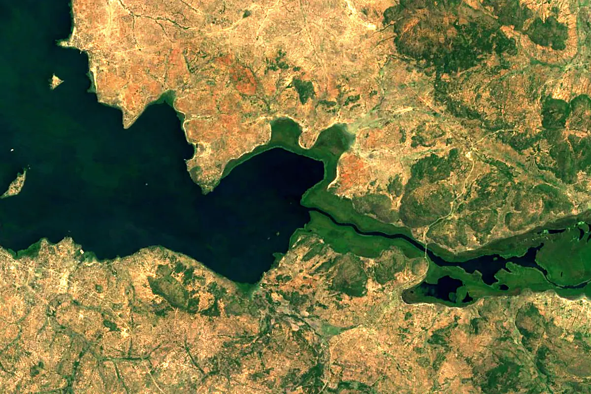 Mara River: satellite view of the mouth