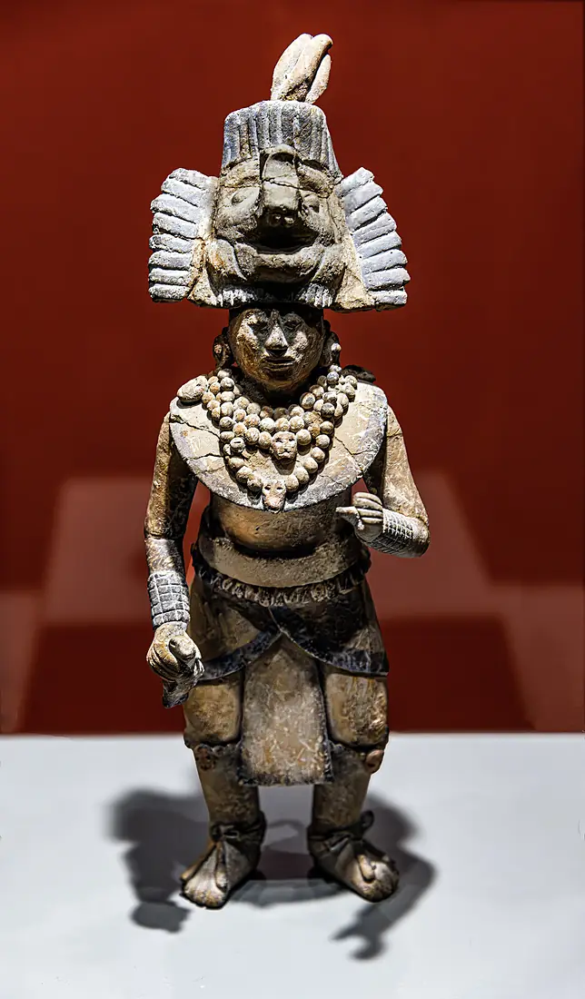 (Auch) Personnage richement paré - Culture Maya - Musée des Amériques – Auch