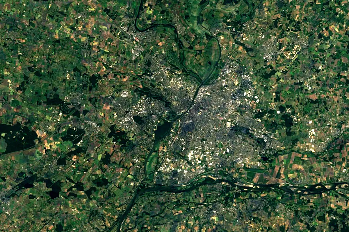 Mayenne: satellite view of the mouth