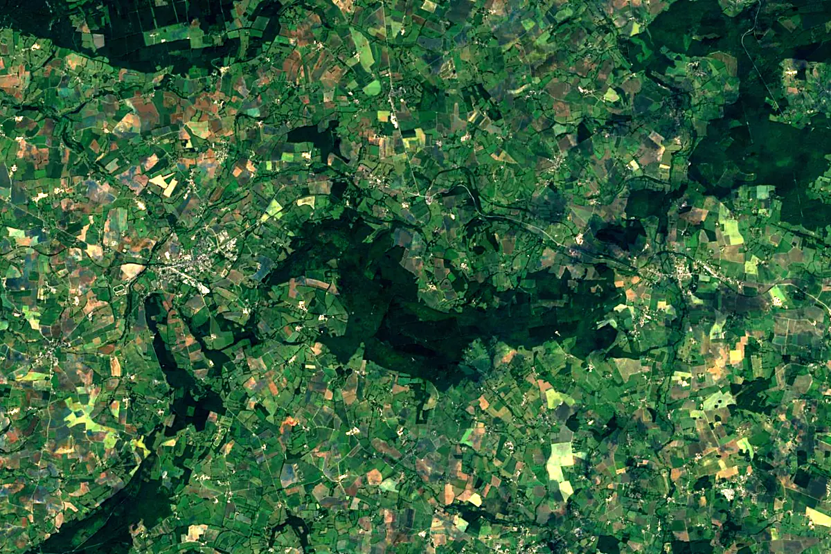 Mayenne: satellite view of the source