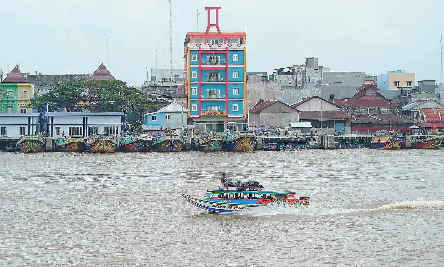 Perahu Membela Sungai Musi Palembang