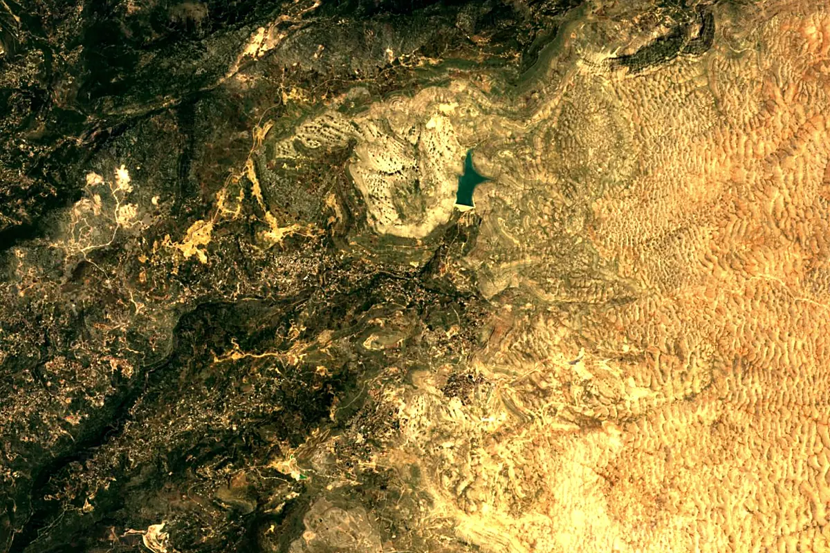 Nahr al-Kalb: satellite view of the source