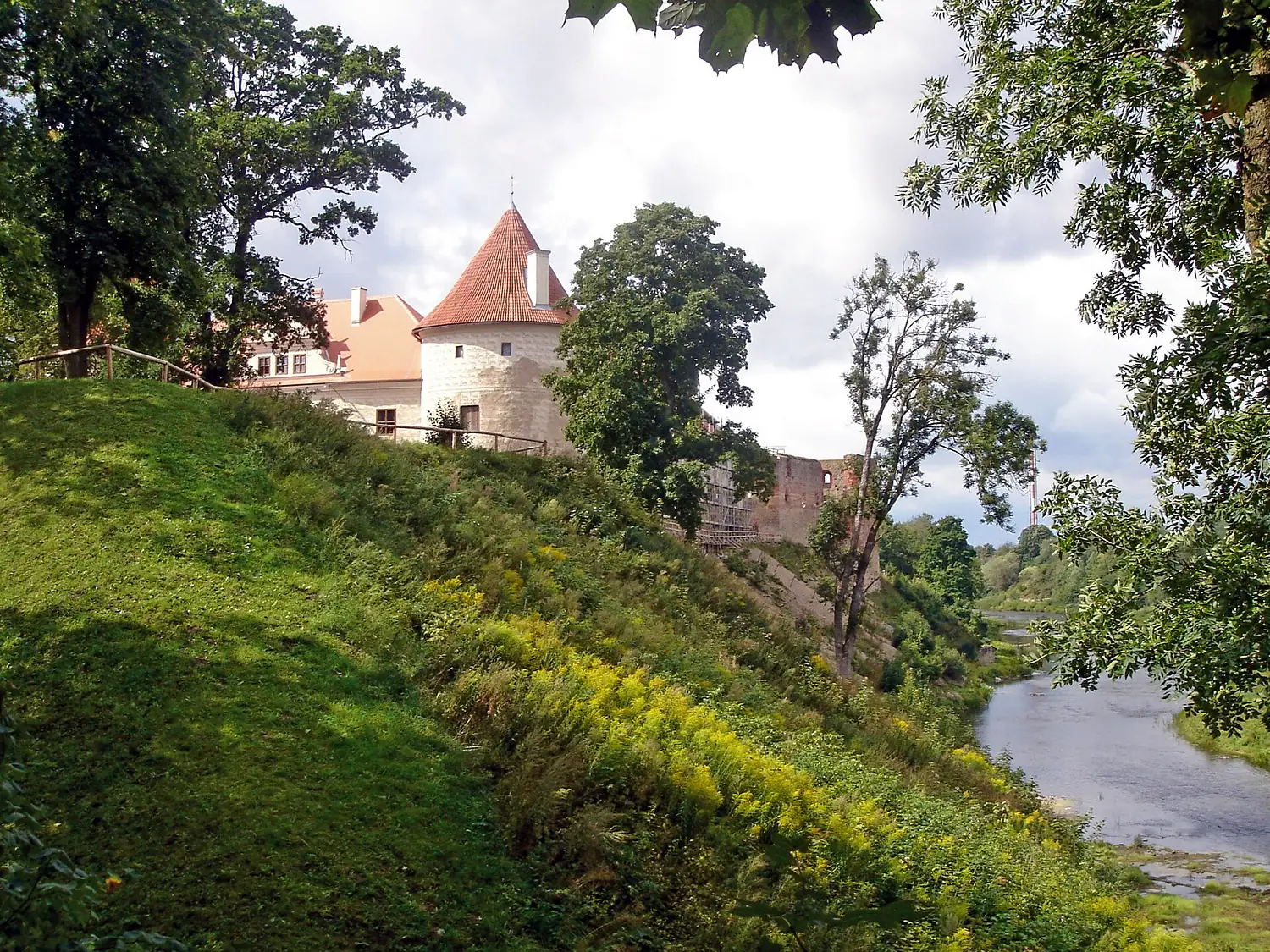 Bauska castle in restoration process (from east side, river Memele) - ainars brūvelis - Panoramio
