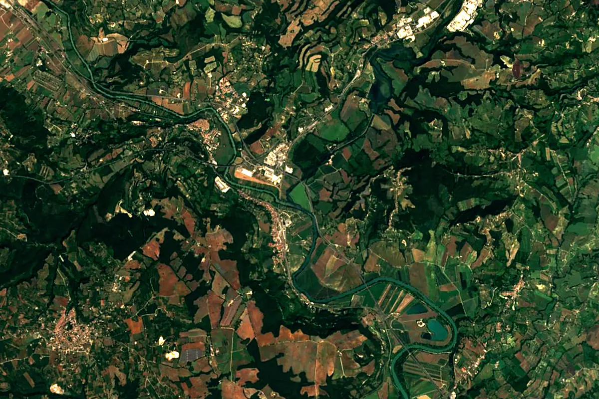 Nera: satellite view of the mouth