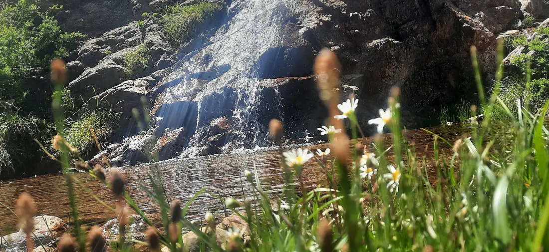 Cascada de la naciente del Rio Neuquén