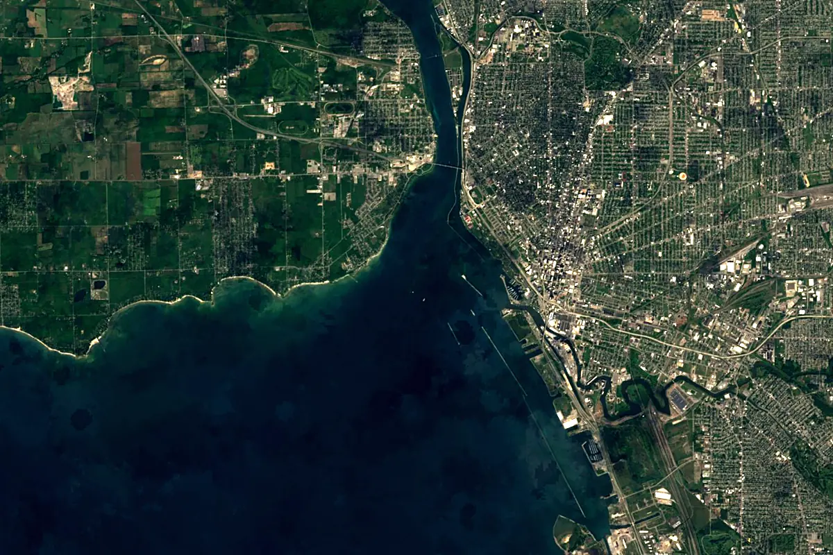 Niagara River: satellite view of the source