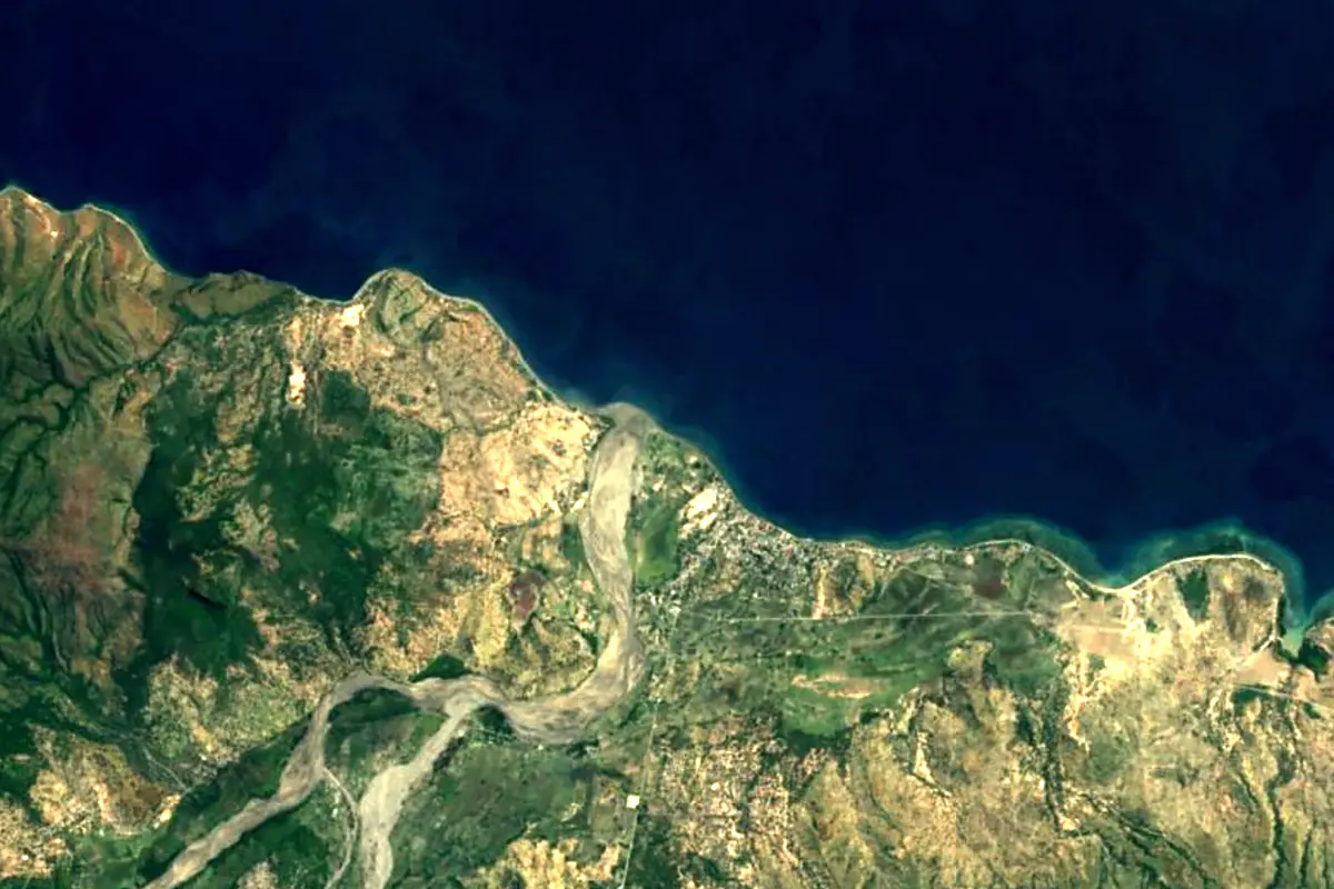 North Laclo River: satellite view of the mouth