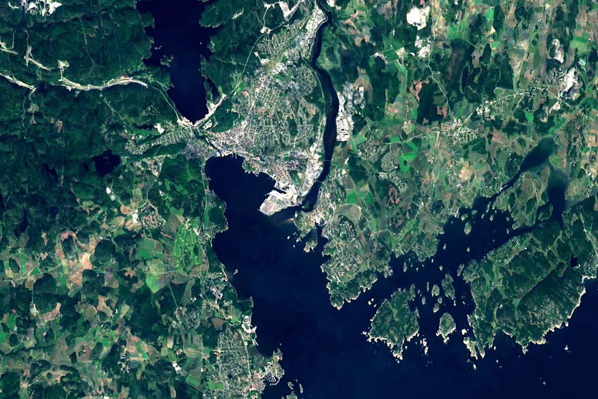 Numedalslågen: satellite view of the mouth