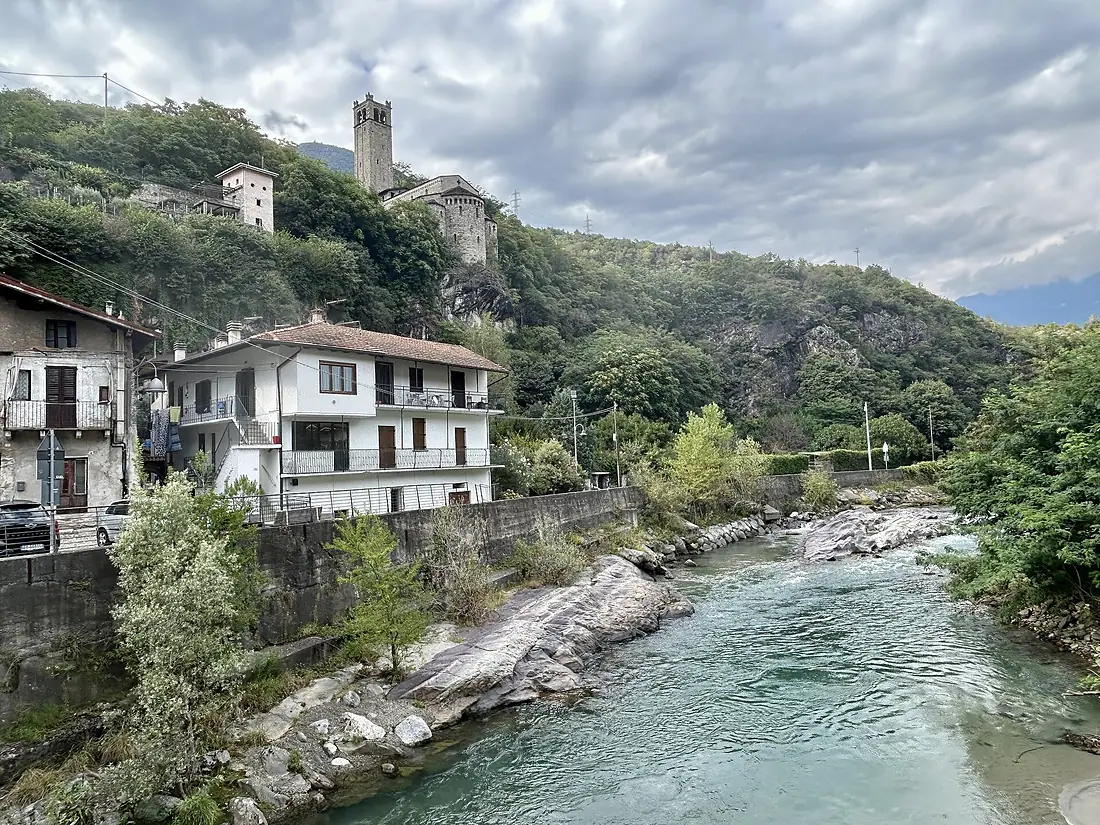 Monastero di San Salvatore a Capo di Ponte e fiume Oglio