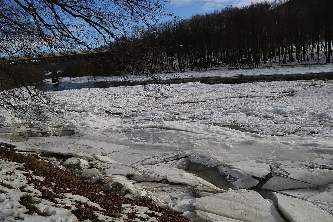 River Ohře in Park of Klášterec nad Ohří Chateau in winter 05