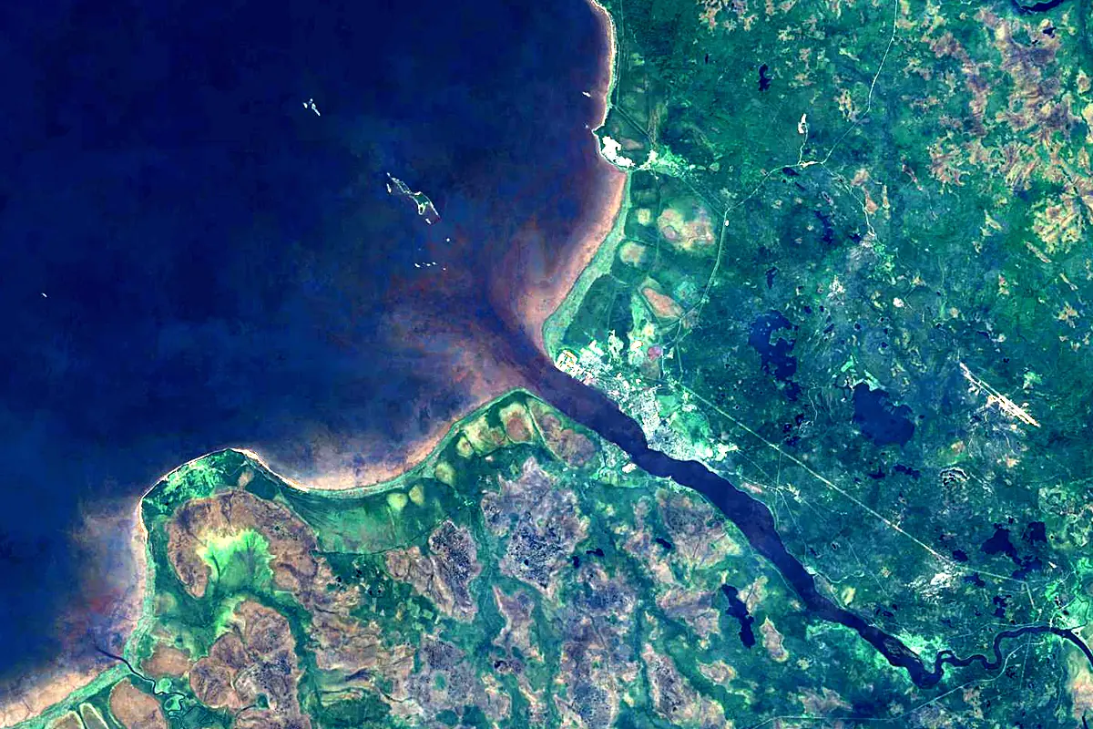Onega: satellite view of the mouth