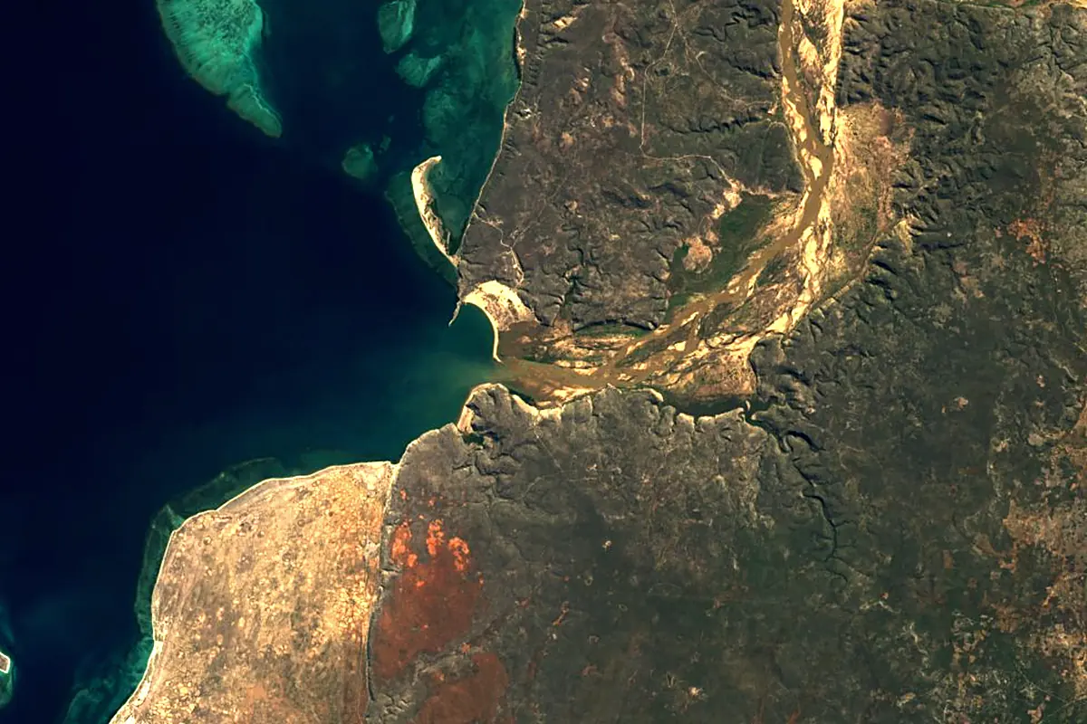 Onilahy River: satellite view of the mouth