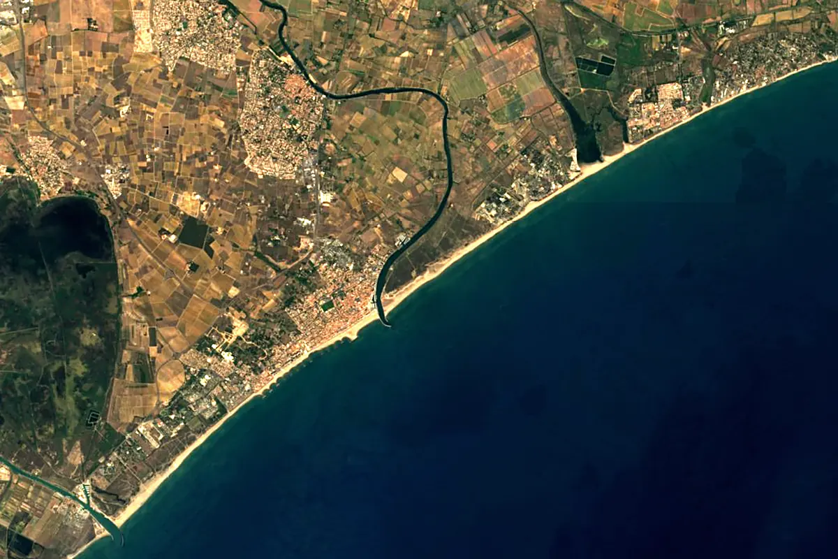 Orb: satellite view of the mouth