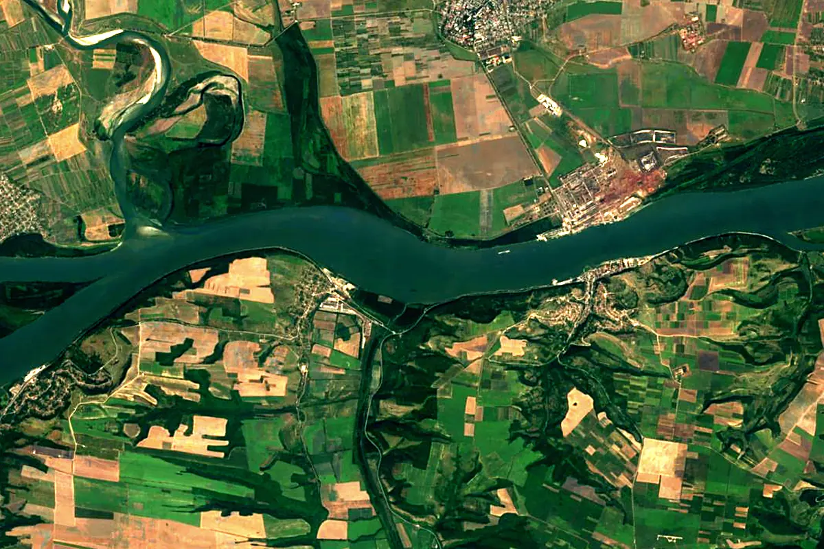 Osam: satellite view of the mouth