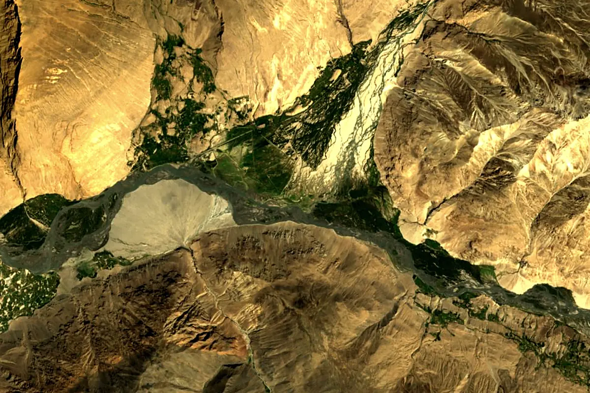 Pamir River: satellite view of the mouth