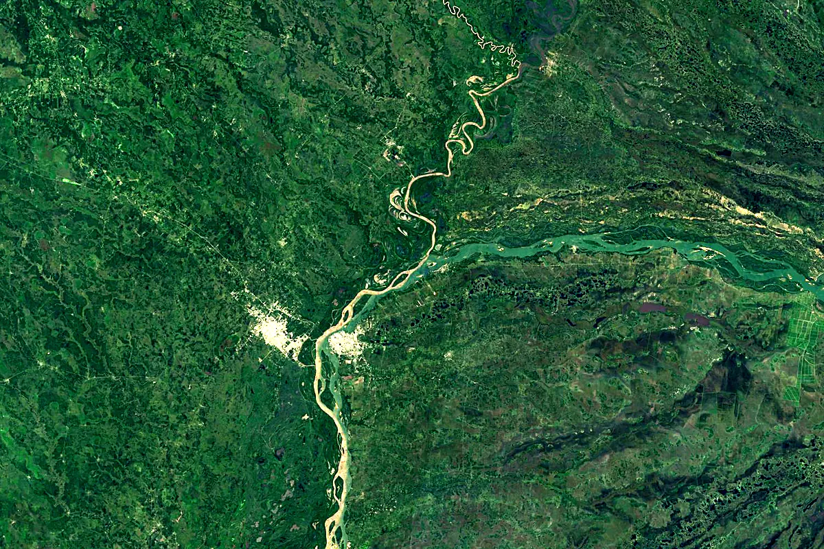 Paraguay River: satellite view of the mouth