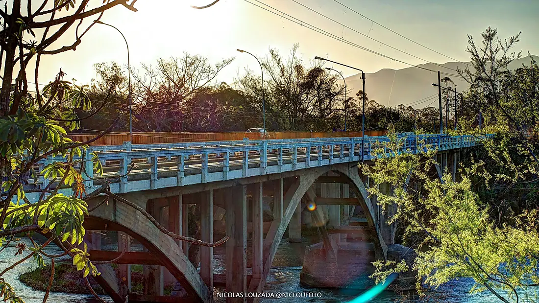 Antiga ponte sobre o Rio Paraíba do Sul, de Tremembé