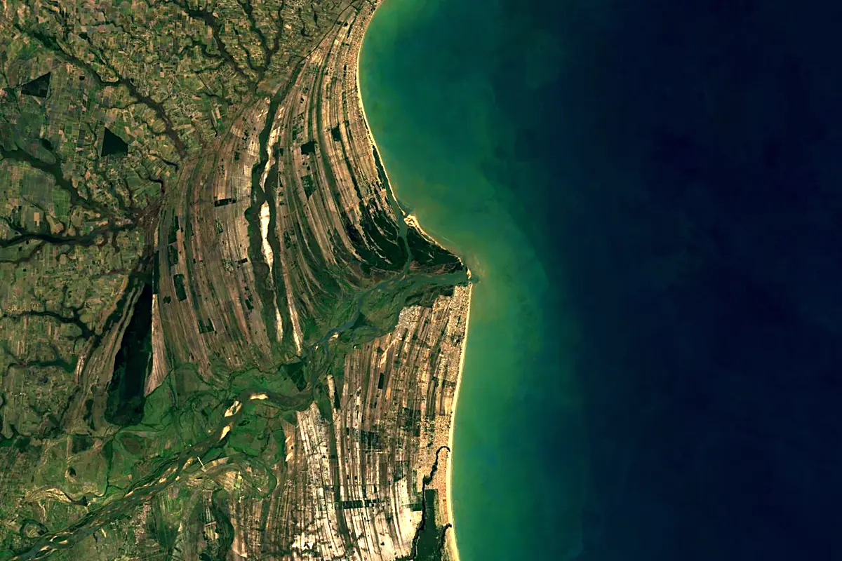 Paraíba do Sul River: satellite view of the mouth
