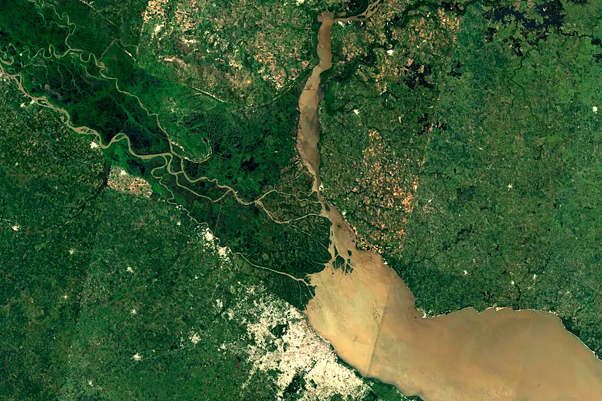Paraná River: satellite view of the mouth