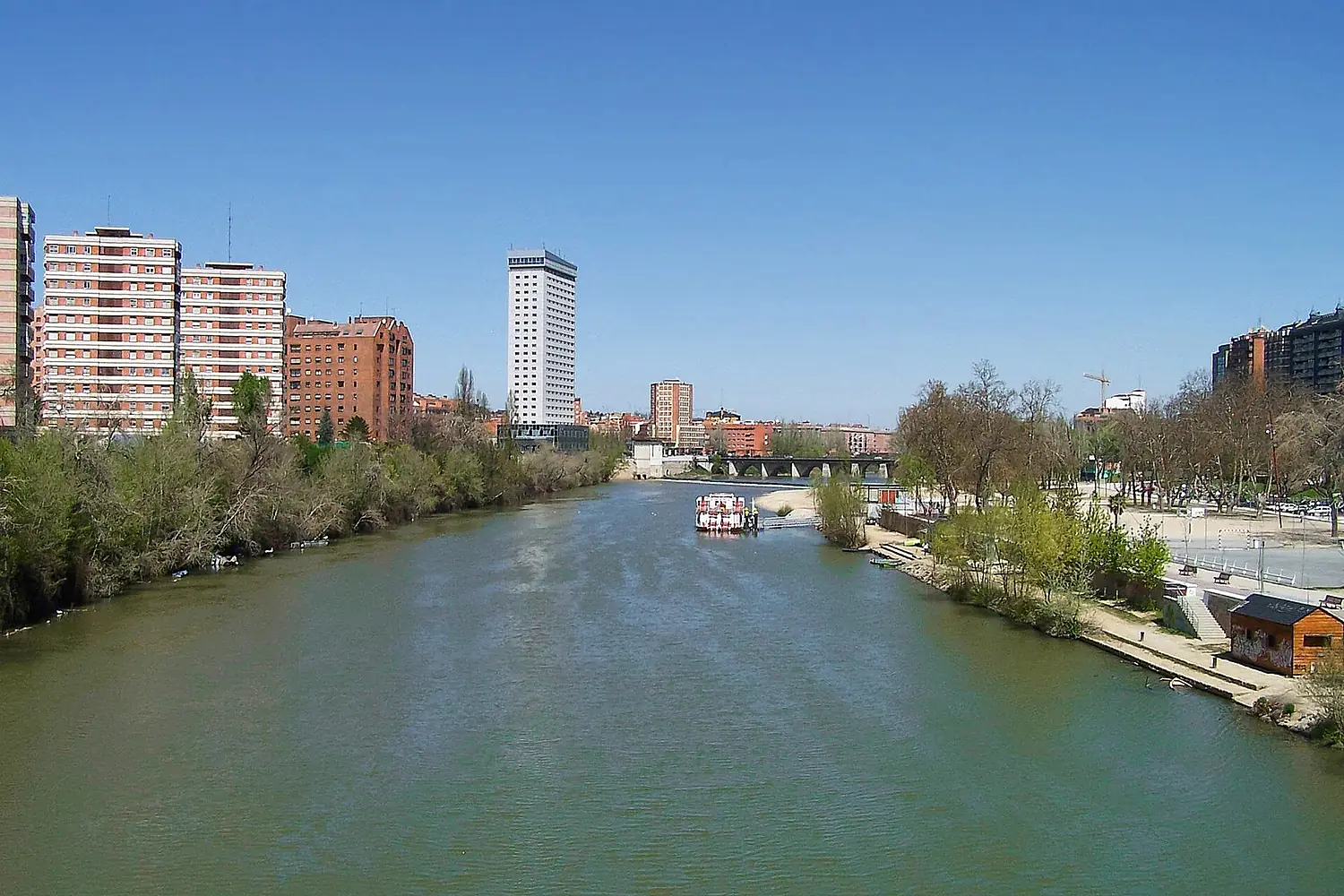 Valladolid rio pisuerga puente mayor playa