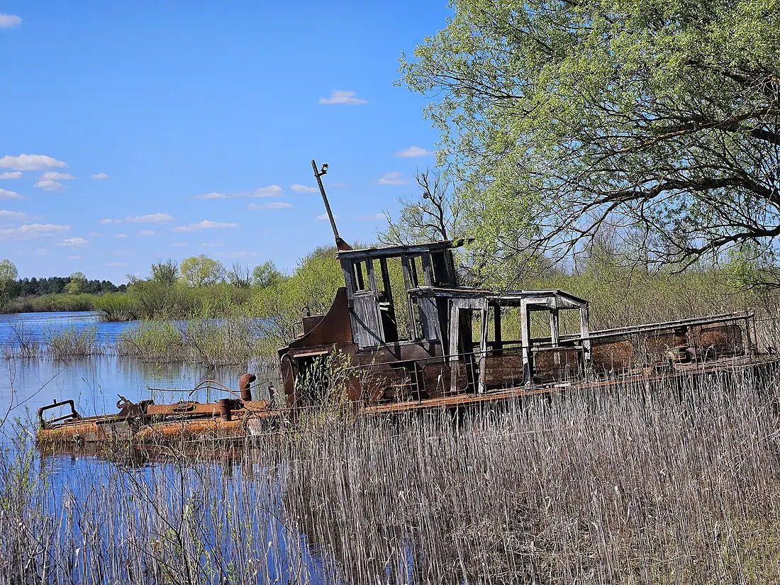 Abandoned ship on Pripyat River near Krasnasellie