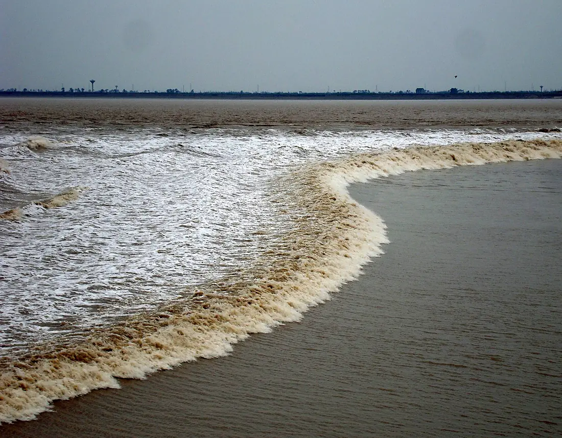 Tidal bore at the Qiantang river, Hangzhou