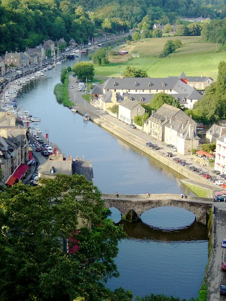 Dinan port