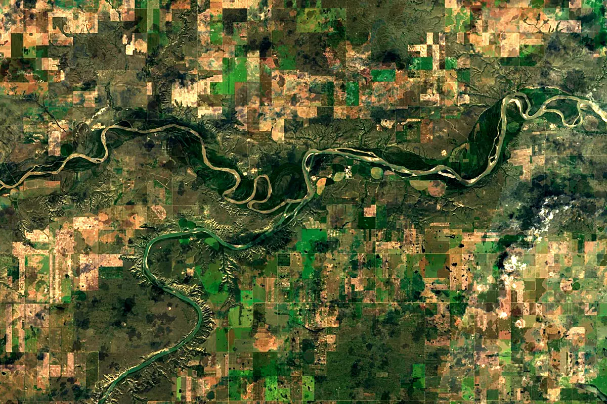 Red Deer River: satellite view of the mouth
