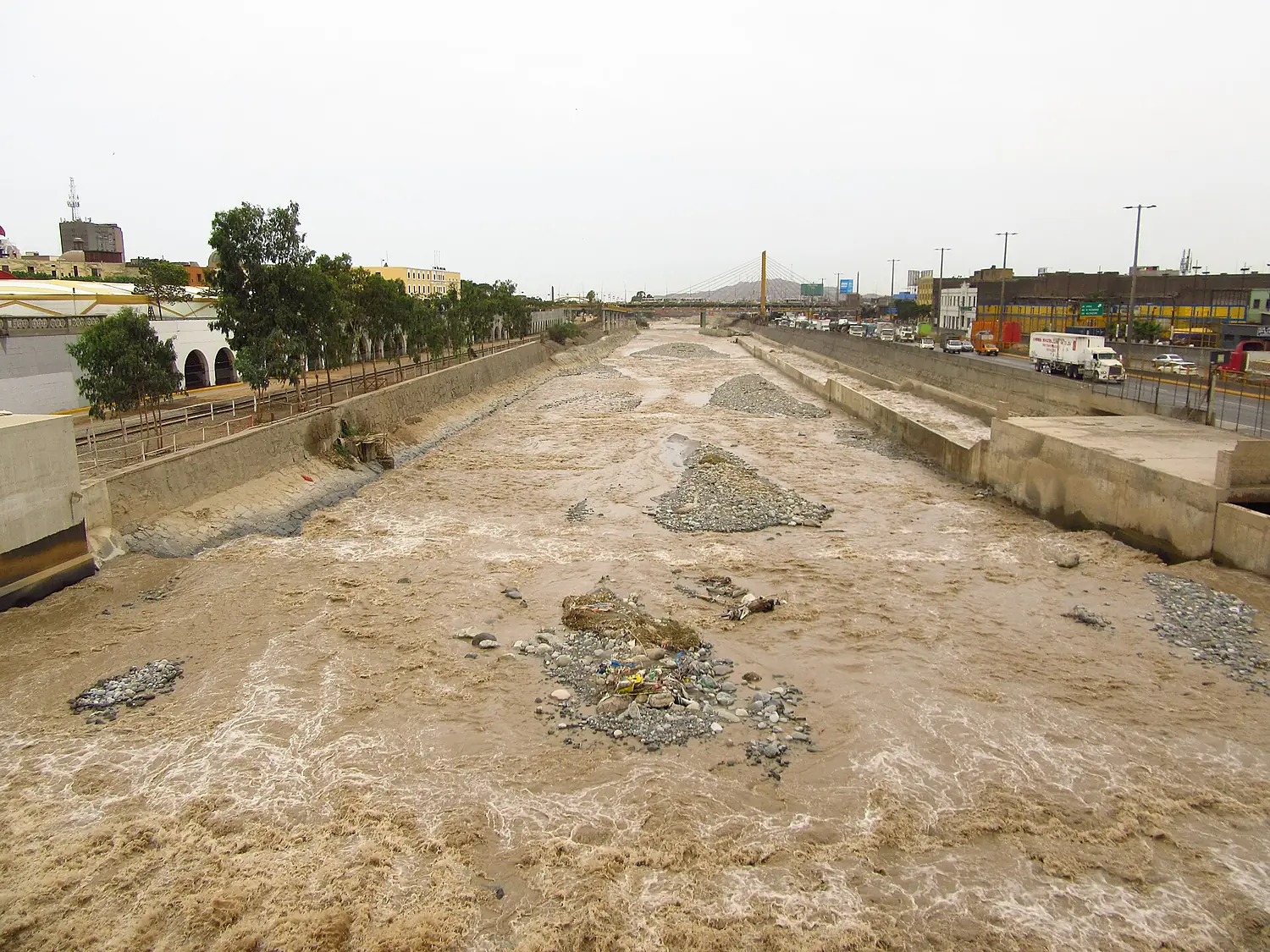2017 Lima - Río Rímac a su paso por el Cercado