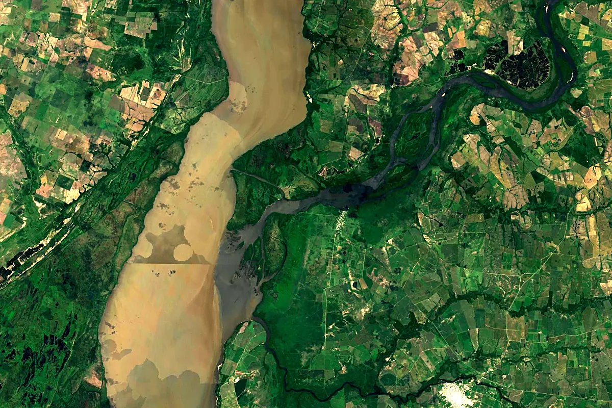 Río Negro: satellite view of the mouth